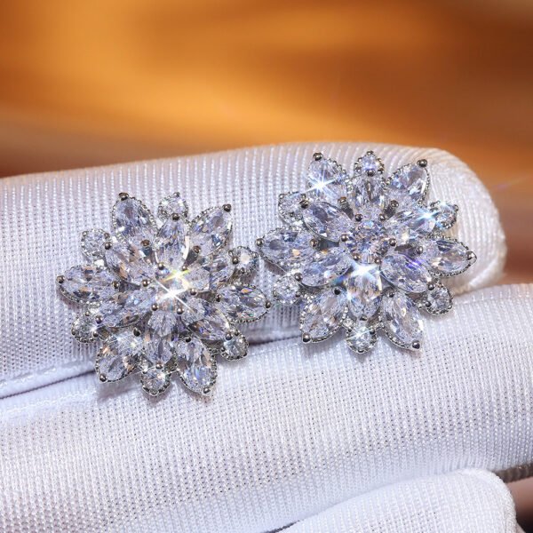 Fashion Simple Rhinestone Decorated Flower DesignStud Earrings, Elegant Jewelry for Party, DailyClothing Decor, Trendy All-match & Exquisite Jewelryfor Birthday Gift